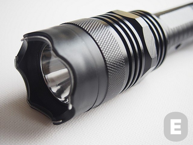 Elektrošoker + svjetiljka Securaptor Pago 10 milijuna volti (crna)